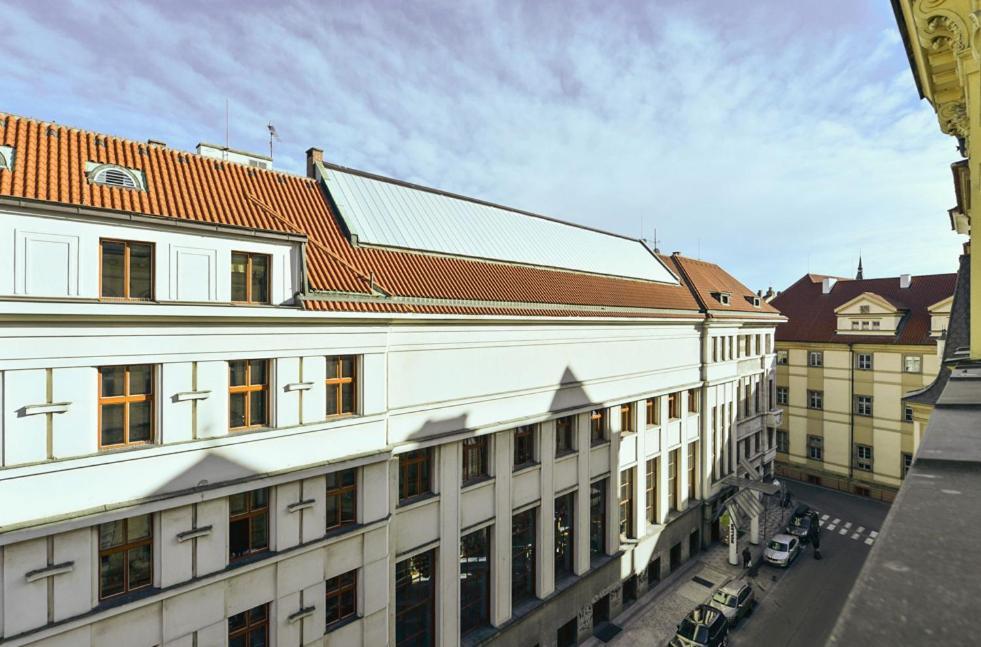 Large And Modern Apartment In The Heart Of Prague Exterior photo