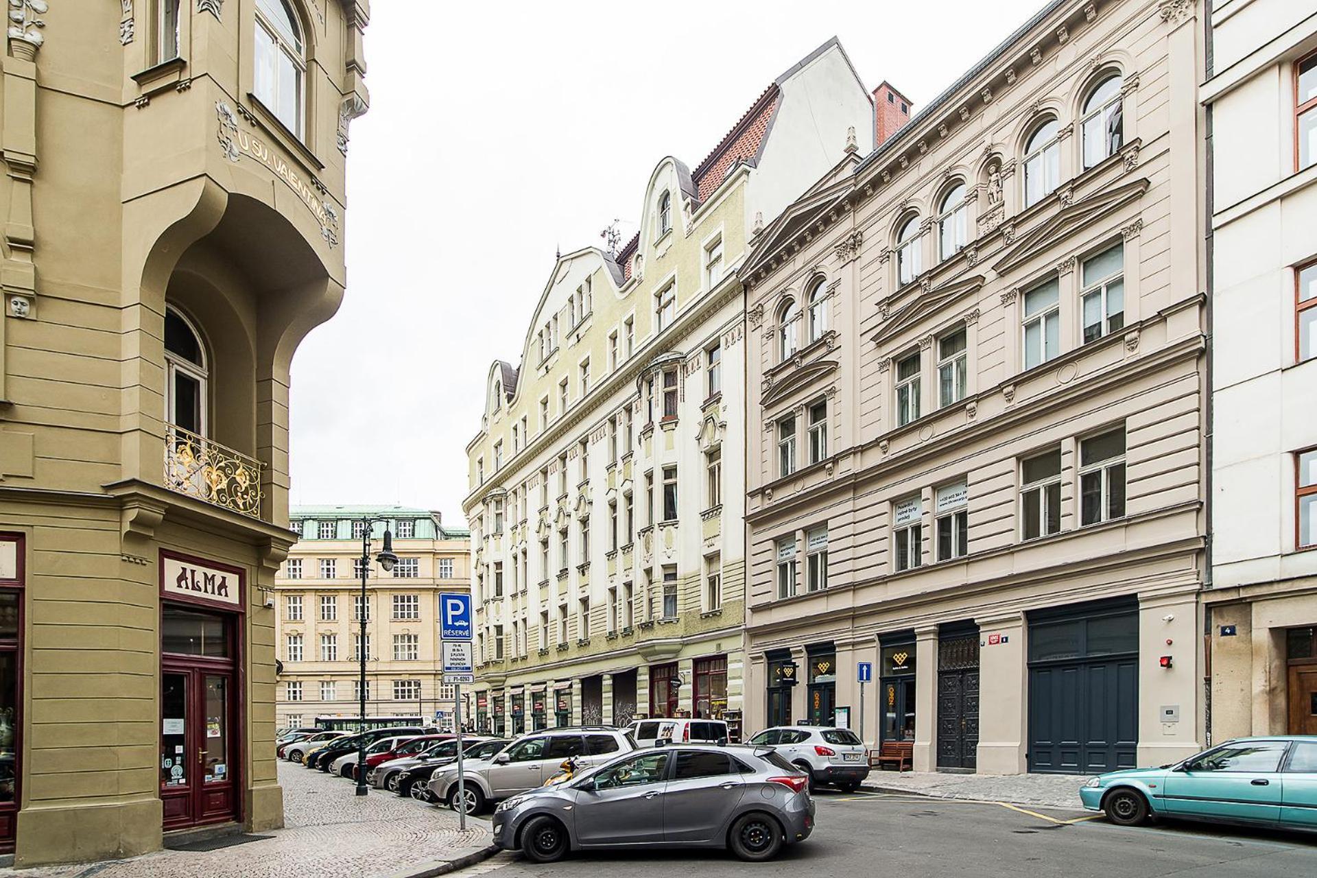 Large And Modern Apartment In The Heart Of Prague Exterior photo